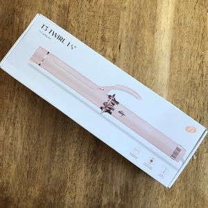 T3 Twirl 1 ¼” Pink Curling Iron
